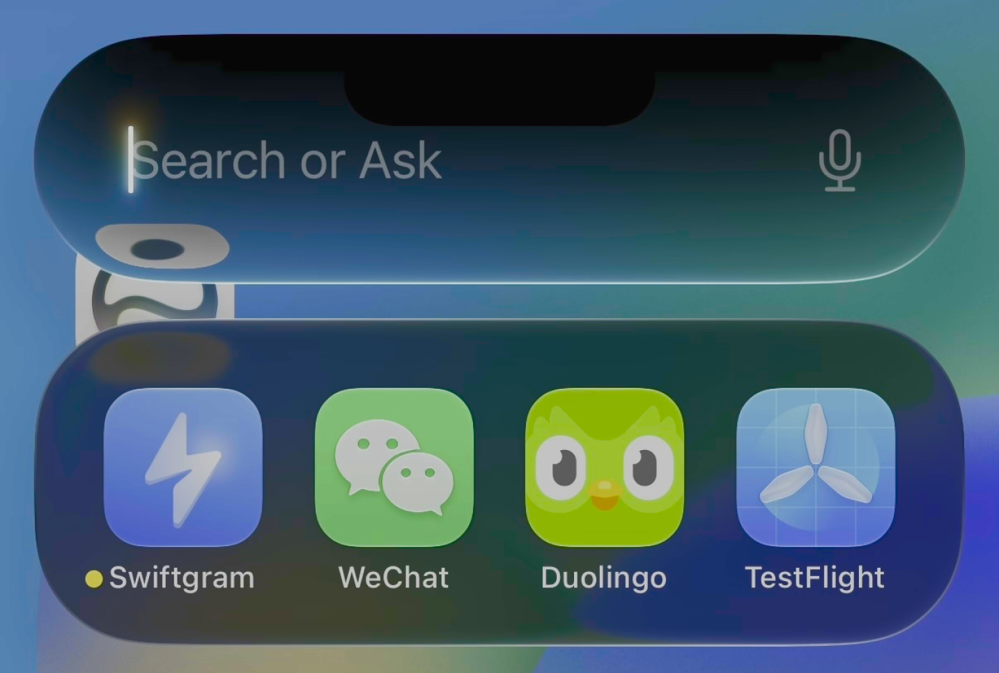 灵动岛下方的 Siri AI 聚焦搜索界面